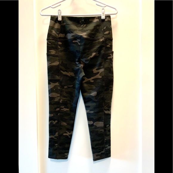 NWT Size 0 Chico’s Zenergy So Slimming Pima Cotton Grey Camo Pocket Legging - Picture 5 of 8